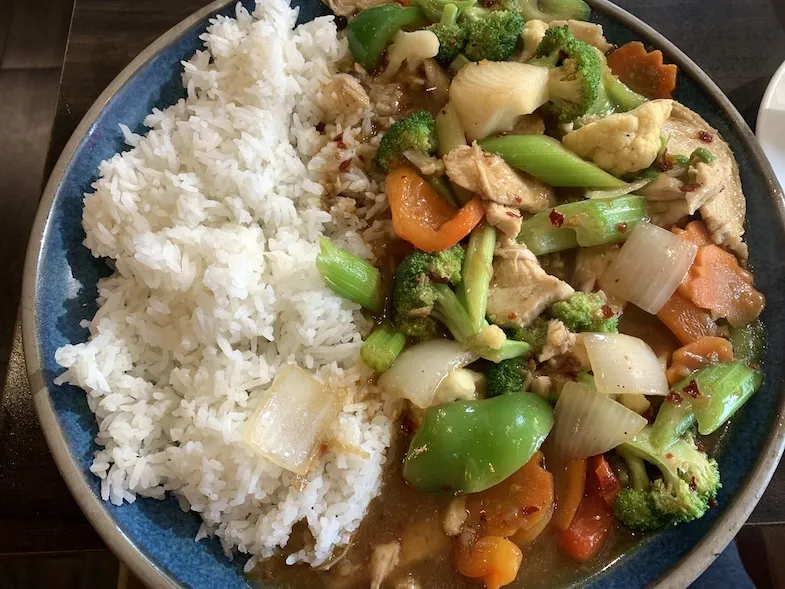 Stir fried chicken and veggies with rice