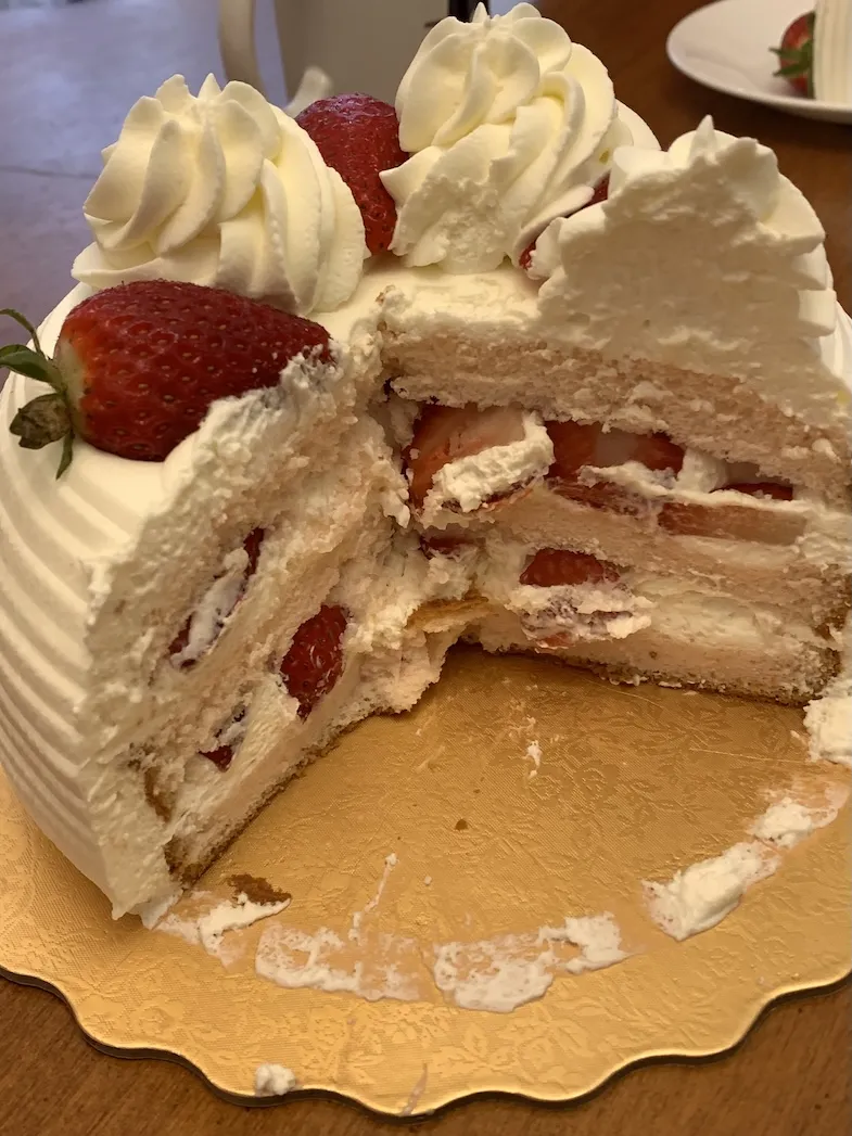 Misoan Gluten-Free Bakery Strawberry Sponge Cake inside cut