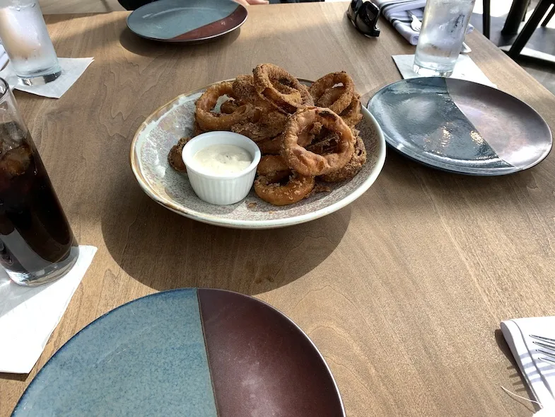 Selia onion rings on table