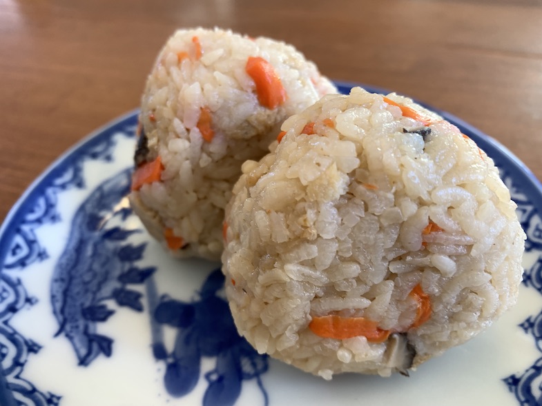 takikomi gohan onigiri