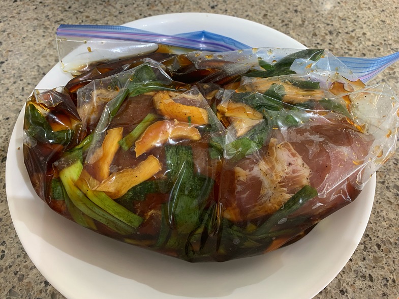 yakibuta in a bag marinading